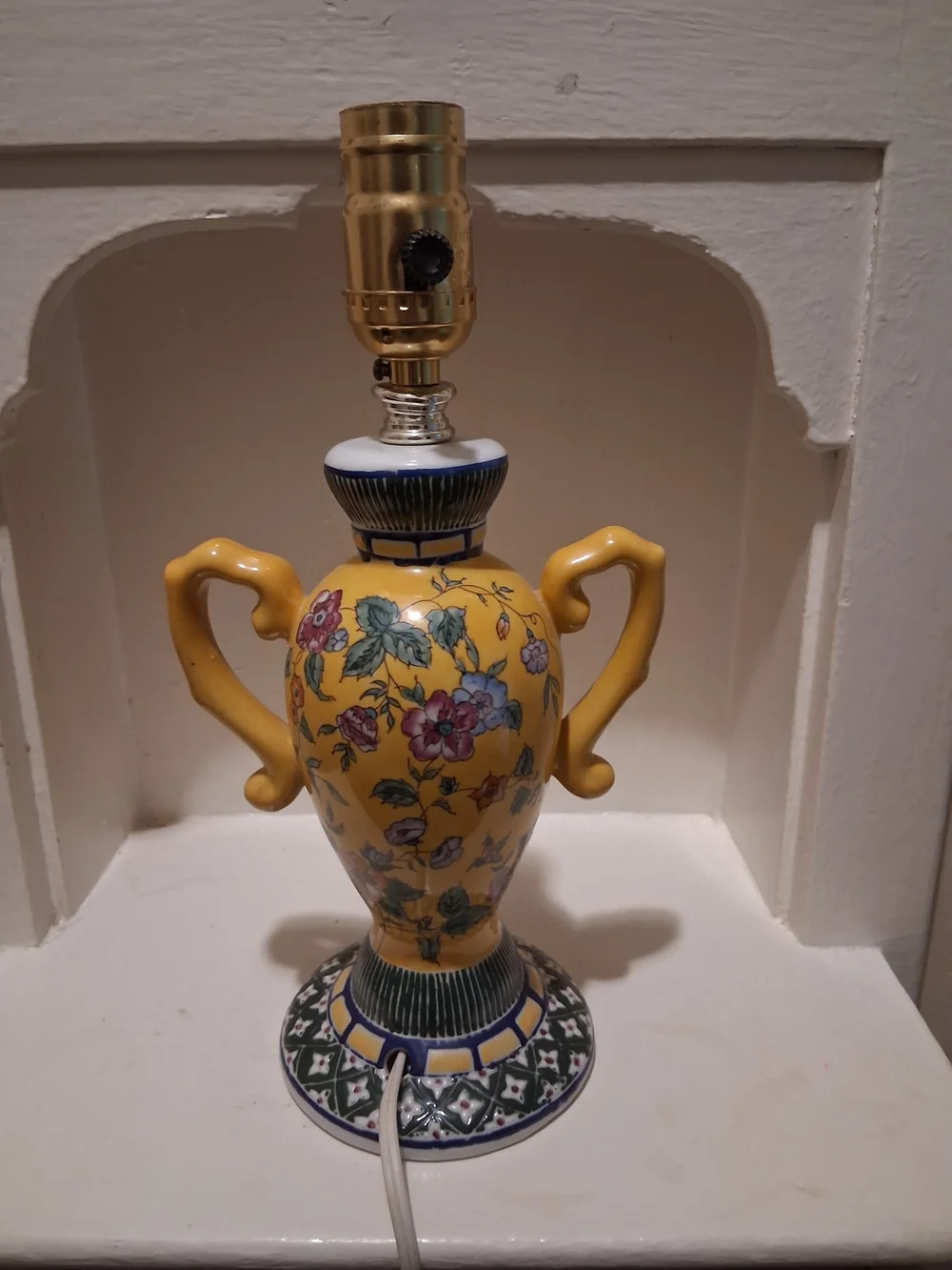 Vintage Chinese Vase/Urn Table Lamp
